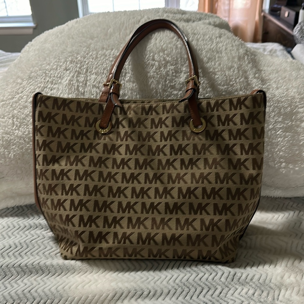 Michael Kors Jet Set Grab Bag